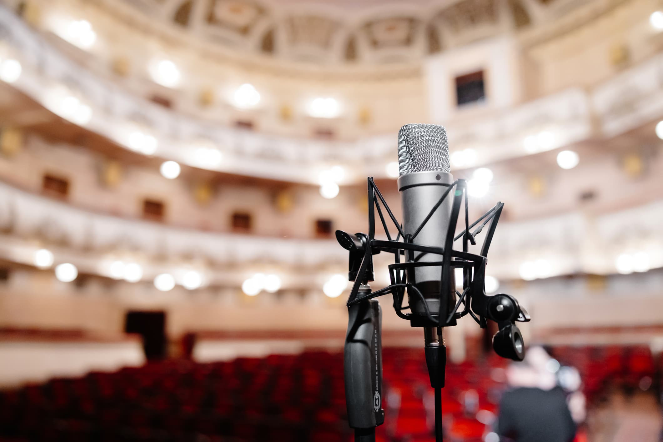 Voice recognition in theatre — how it works and when it pays off